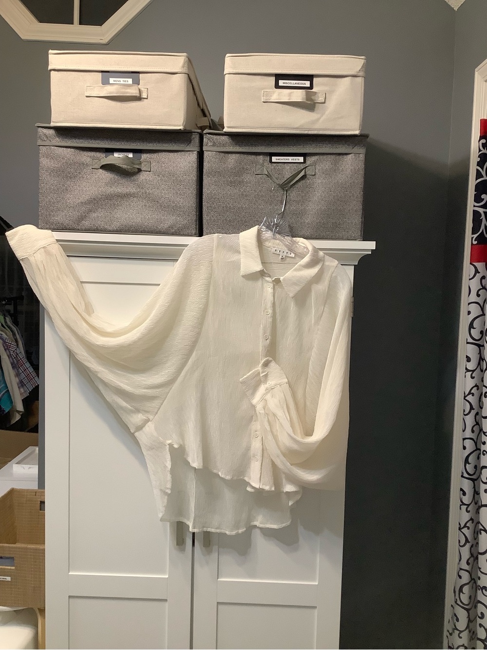 HYFVE Cream Crinkle Plisse High Low Batwing Sleeve Blouse Shirt Top Sz M NWOT